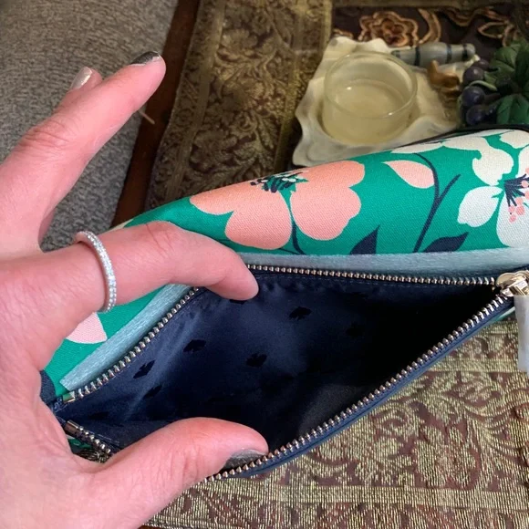 Authentic KATE SPADE Leather/canvas floral bifold large wallet - Picture 11 of 14